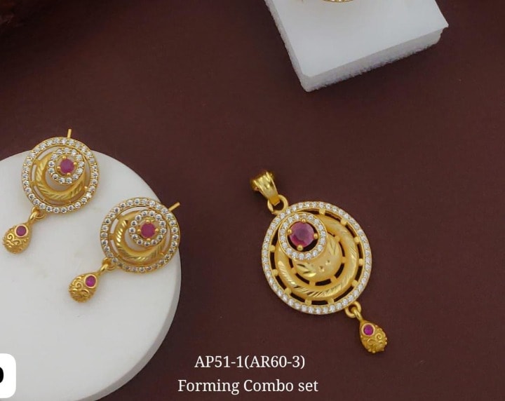High Gold Plated Stunning American Diamond And Pink Diamond Studded Forming Designer Round Shape Pendant Set